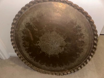 Mesa bandeja de té de latón ovalada de mediados de siglo mesa de centro marroquí con patas de araña Foto 1 de 3