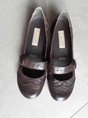 Schuhe Damen leicht bequem braun Leder mit Spange Halbschuh Gr. 38 von Janet D. - Bild 1 von 4