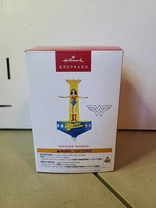Sonido y movimiento Hallmark Keepsake 2025 DC Wonder Woman - Imagen 1 de 5