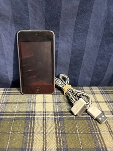 Apple iPod Touch 3rd Generation silver 32GB With Charging Cord     R2 - Picture 1 of 12