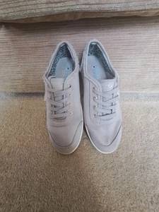 Sketchers Bob's Size 4 - Picture 1 of 5