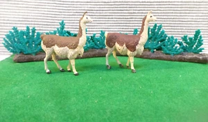 ZOO BRITÁNICO 1365 LLAMAS X2 PLÁSTICO PINTADO HECHO EN INGLATERRA - Imagen 1 de 3