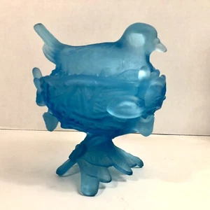 Westmoreland Glass Blue Mist Robin Nested On Twig Covered Dish Satin Frosted - Picture 1 of 6