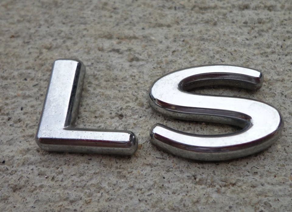 Lincoln LS emblema letras insignia calcomanía símbolo V8 OEM fábrica stock genuino Foto 1 de 1