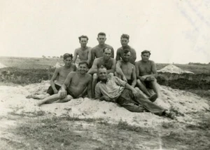 Hemdlose hübsche Männer Strandhose Gay Int Vintage Foto - Bild 1 von 3