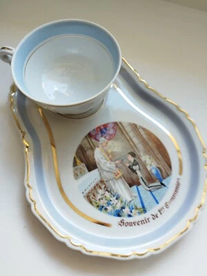 Ancienne tasse et plateau en porcelaine. Tasse dite égoïste à bords chantournés  - Photo 1/4
