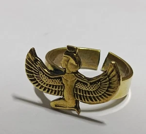 Gold-plated Isis ring inspired by ancient Egyptian art and Pharaonic heritage - Picture 1 of 9