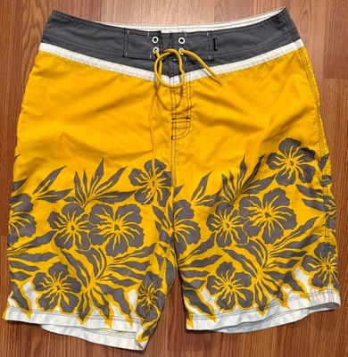 Bañador Gotcha amarillo floral para hombre 34 9" playa Foto 1 de 4