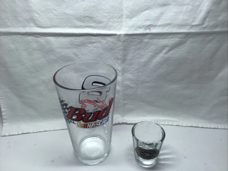 Vaso de vaso de cerveza Budweiser Bud con vaso de chupito Dale Earnhardt Jr. NASCAR 8 Foto 1 de 4