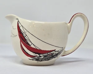 Barca a vela da regata rossa vintage Palissy Creamer con gabbiani nautica anni 50 Inghilterra - Foto 1 di 17