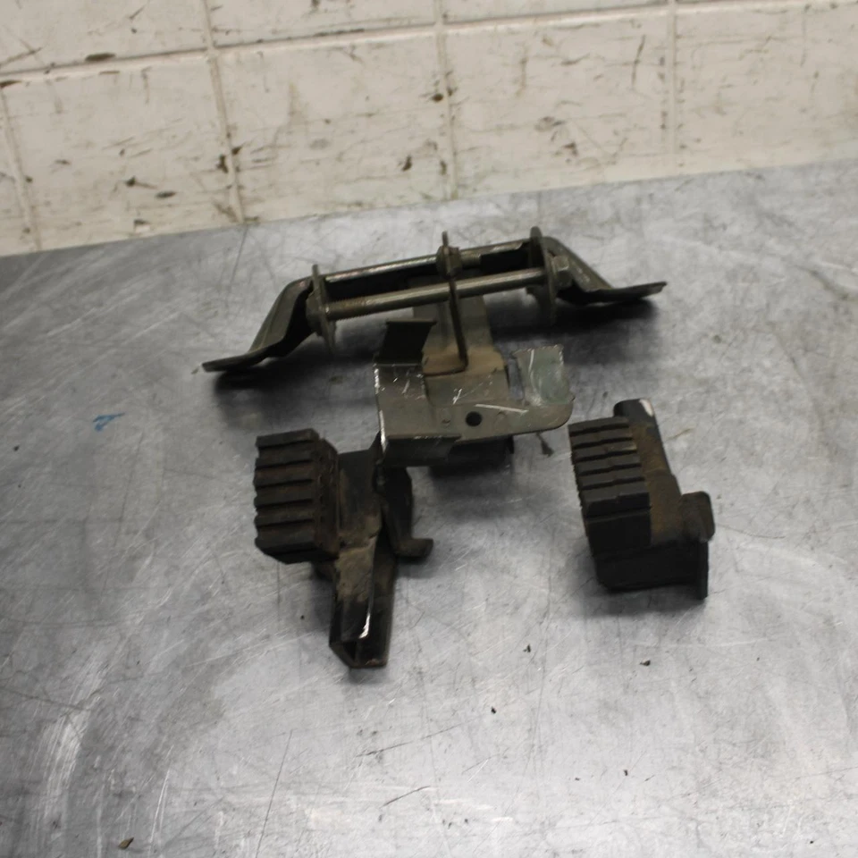 1998 Suzuki TL1000S GAS TANK FUEL CELL PETROL RESERVOIR BRACKET MOUNT BB508 - Image 1 of 4