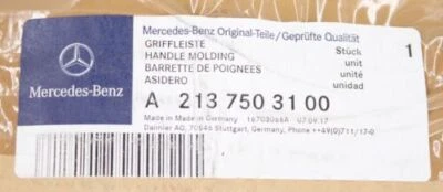 Número de pieza moldeada manija maletero Mercedes-Benz - 2137503100 Foto 1 de 4