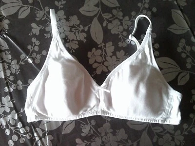 Sujetador sin alambre M&S Marks & Spencer Reino Unido 32B EE. UU. 32A euro 70B Francia 85B Italia 2B Foto 1 de 4