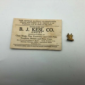 Pin de solapa Oklahoma Sooner Fly Frat Club Kesl insecto 1942 Segunda Guerra Mundial era vintage - Imagen 1 de 12
