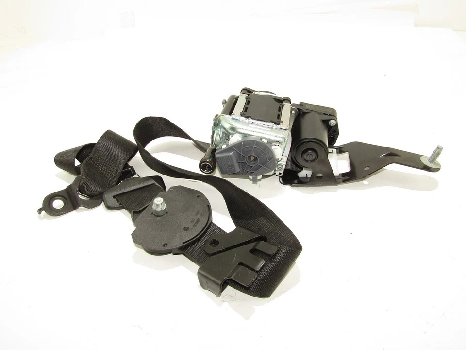 Mercedes Benz E W212 front right seat belt front right seat belt - Image 1 of 4