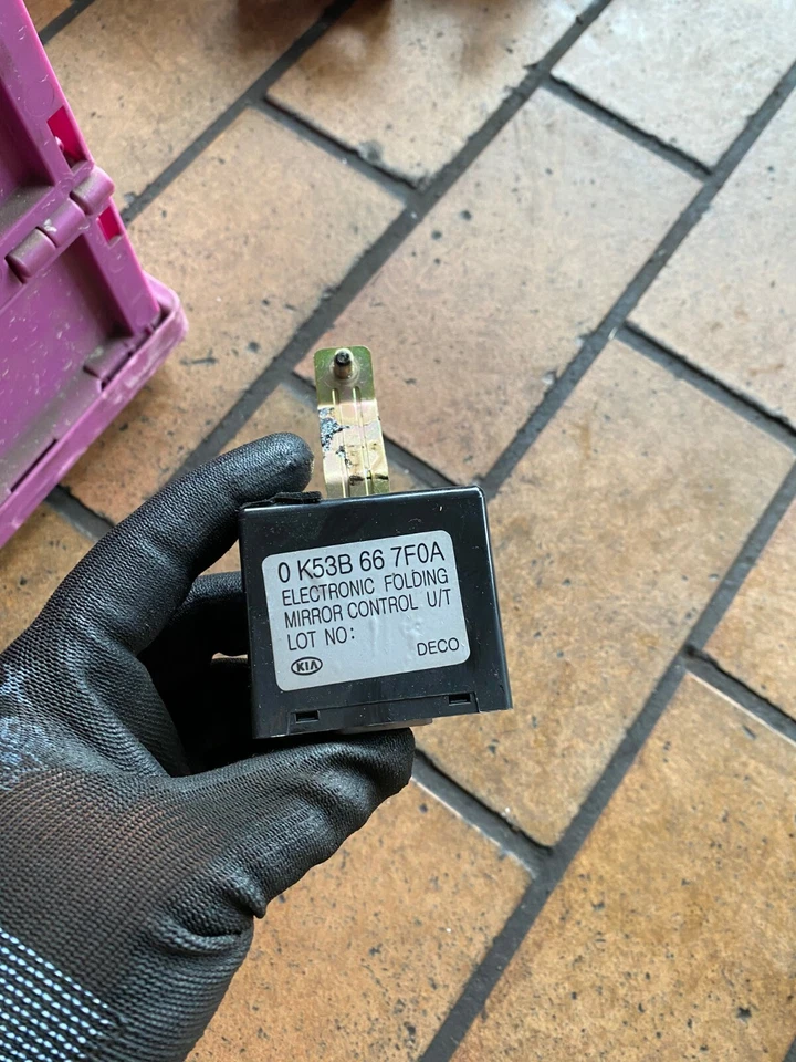 Kia Carnival II GQ Centralina Specchietto Laterale Spiegelsteuerung 0K53B667F0A - Immagine 1 di 4