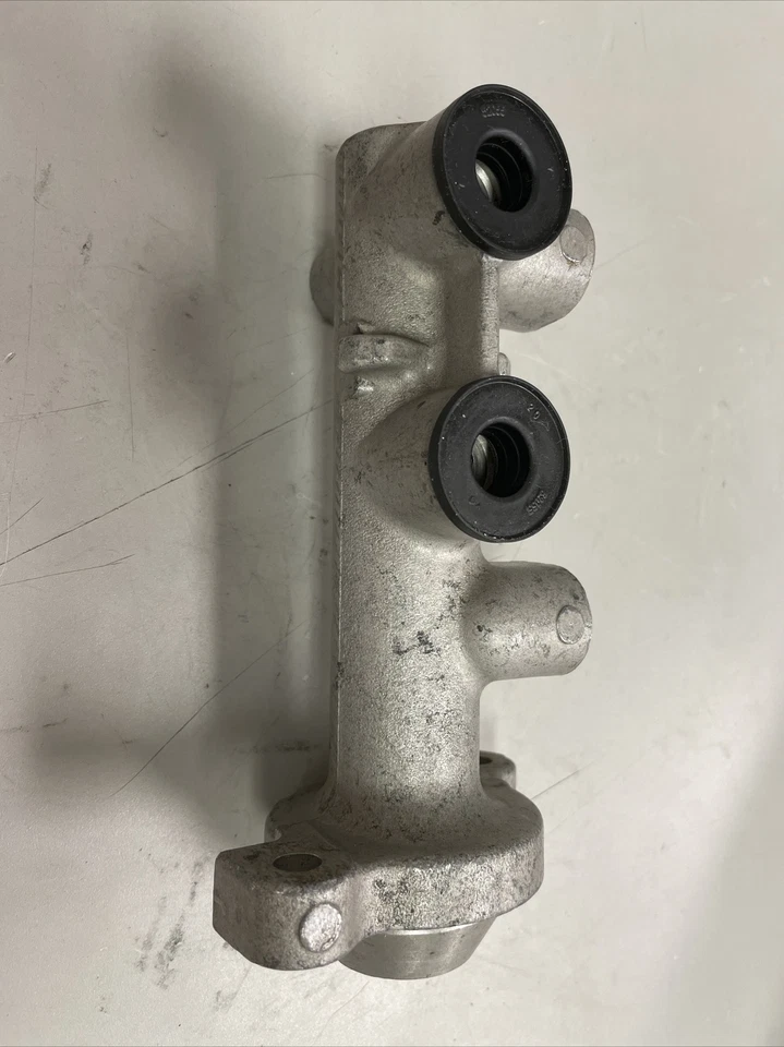 Cilindro maestro de freno de cartón para Ford Five Hundred Mercury Montego Foto 1 de 4