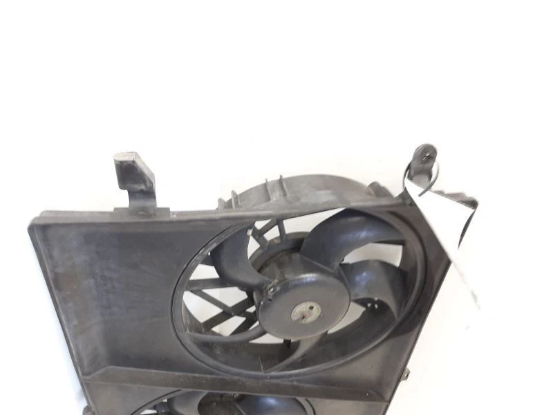 Radiator Cooling Fan Assembly 2009-2017 Chevrolet Traverse OEM 23434158 - Image 1 of 4
