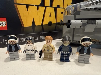 Minifiguras LEGO® Star Wars: Teniente Connix, Almirante Raddus, Soldados de la Flota Rebelde Foto 1 de 2