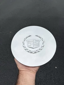 Cadillac Escalade 2001-06 Wheel Center Hub Cover Cap 9594877 - Picture 1 of 10