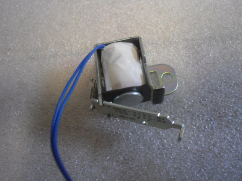 Canon imageCLASS D1350 Solenoid RK2-2733 - Image 1 of 1