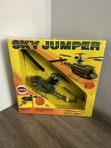 COX #4800 SKY JUMPER HELICOPTER & PARACHUTIST .049 Engine Powered (SEALED) - Picture 1 of 5
