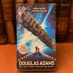 Anhalterführer durch die Galaxis von Douglas Adams, Taschenbuch - KOSTENLOSER VERSAND für $50 - Bild 1 von 5