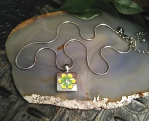 LIA SOPHIA "Flower Play" Green and Yellow Y2K Style Flower Silver Tone Necklace! - Picture 1 of 8