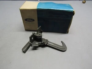 73 Lincoln hood safety catch - Picture 1 of 2