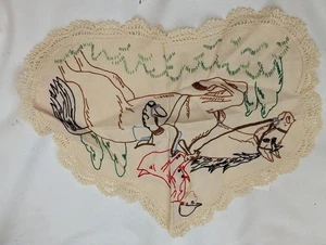 Vintage Hand Embroidered Linen Doily – Jumping Horse Design 34 x 26 cm - Picture 1 of 1