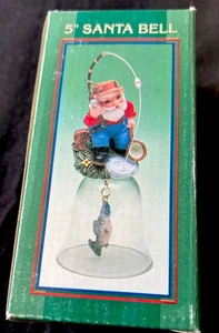 Campana de pesca de Papá Noel World Showcase adorno de Navidad 5" - Imagen 1 de 4