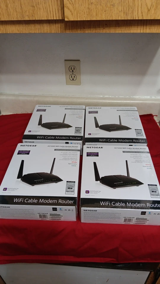 NETGEAR AC1200 Wifi Cable Modem Router C6220