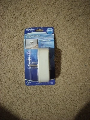 Adaptador de pared con conexión a tierra (UL) para interiores que ahorra espacio blanco roto nuevo en paquete  Foto 1 de 3