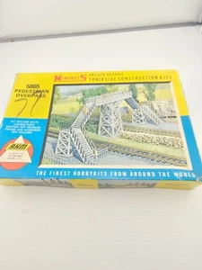 *LEER AHM Minikits #5865 Kit de paso elevado peatonal vintage escala HO - Imagen 1 de 3