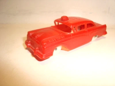 F & F 1957 Ford 2 DR sedán jefe de bomberos coche cereal plástico premium coche de juguete Foto 1 de 3