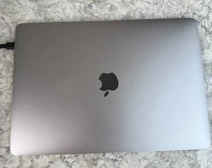 Apple MacBook Pro 2017  13-inch 7th-gen Intel Core i5 256gb Read desc - Picture 1 of 2