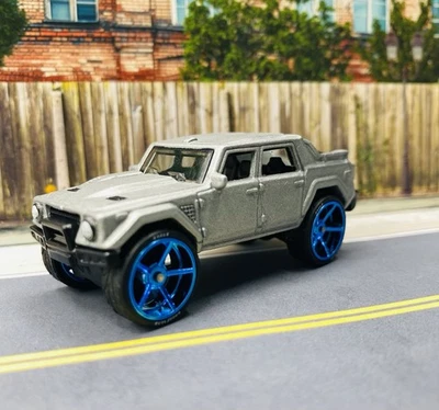 Caja de cerillas Lamborghini LM002 1/64 diorama diecast intercambiada de rueda personalizada se envía Foto 1 de 4
