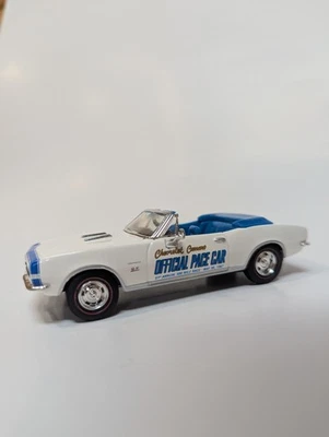 Chevrolet Camaro 1967 convertible ERTL 1:64 - Indy 500 coche de ritmo oficial diecast Foto 1 de 4