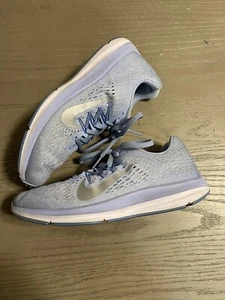 Nike Zoom Winflo 5 Damengröße 9 Schuhe AA7414 404 Aluminium metallic blau silber - Bild 1 von 10