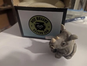 Scatola originale Harmony Kingdom Pot Belly"s PBBRH "Hornsby" fauna selvatica - Foto 1 di 7