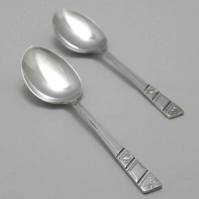 Par de cucharas de mesa de cubiertos de servicio de plata Viners of Sheffield diseño rosa plateada Foto 1 de 3