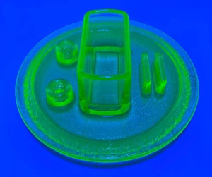 Posacenere sigaretta farfalle giardino fiori Tiffin vetro verde uranio US Glass - Foto 1 di 11