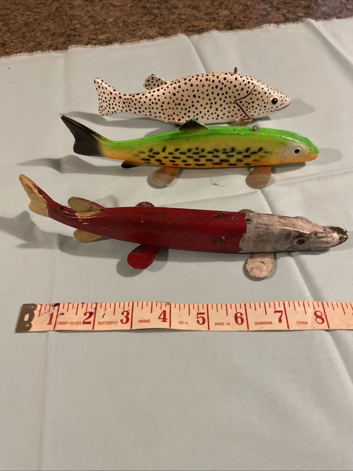 3 Vintage Fish decoys - Image 1 of 4