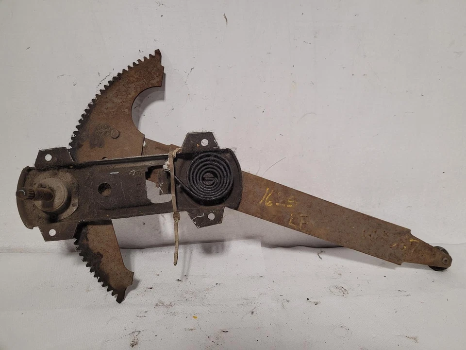 Used Front Left Door Window Regulator Front fits: 1992 Chevrolet Corsica manual Foto 1 de 4