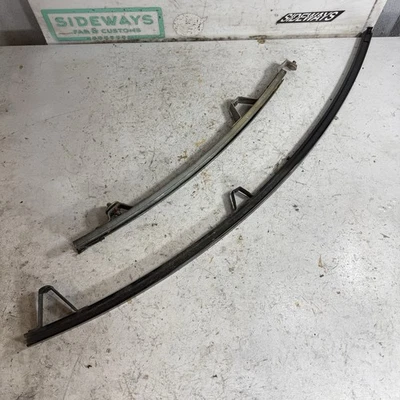 Mazda RX7 88-91 Convertible Puerta Delantera Izquierda Ventana Pista FC Guía Lateral Foto 1 de 4