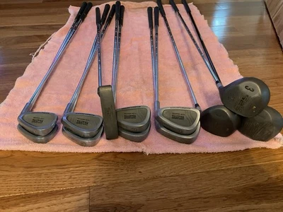 Juego de golf Knight Tour Design 525 ponderación de flujo diestro - 3-PW, putter, driver, 3W, 5W Foto 1 de 4