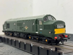 Bachmann 32-778 Class 37/0 D6826 in BR Green with Centre Head Code - Boxed - Picture 1 of 3