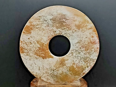 Antiguo disco bi hetiano de jade antiguo de Hongshan Yubi Culture China Foto 1 de 4