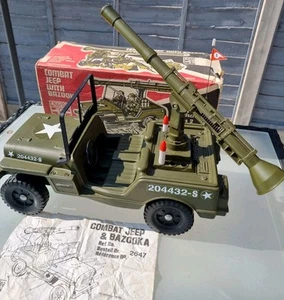 Vintage Action Man Cherilea Combat Jeep mit Bazooka Top Zustand Originalverpackt - Bild 1 von 22