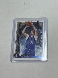 2025-26 Topps NBA Holiday - #SSB-CF SSP Back Variation Cooper Flagg Rookie - Bild 1 von 2